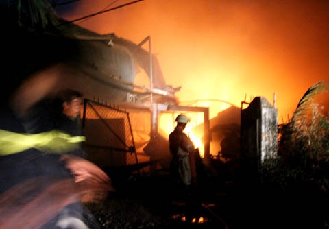 Hà Nội: Cháy lớn thiêu rụi 8 nhà dân